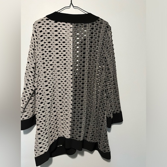 Ali Miles cardigan top. - Picture 5 of 6